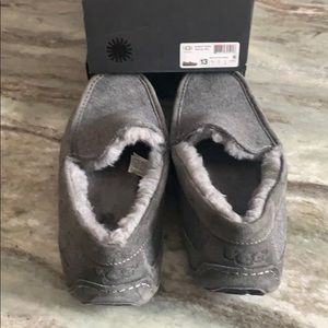 Ugg men’s slipper with sole